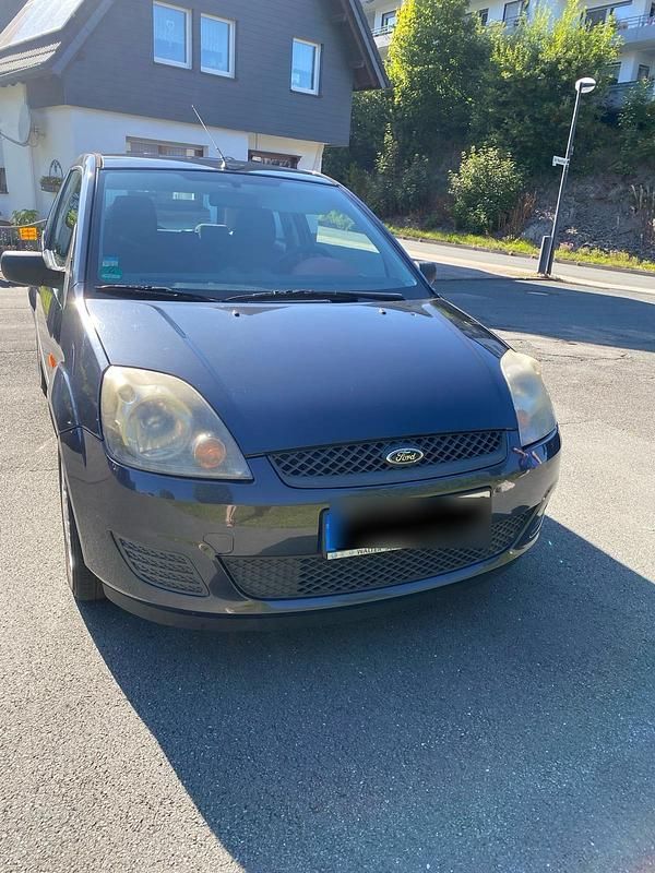 Grau Gebraucht 2006 Ford Fiesta Kleinwagen | 2.000 € (Etwas zu teuer) - Bild 1/4