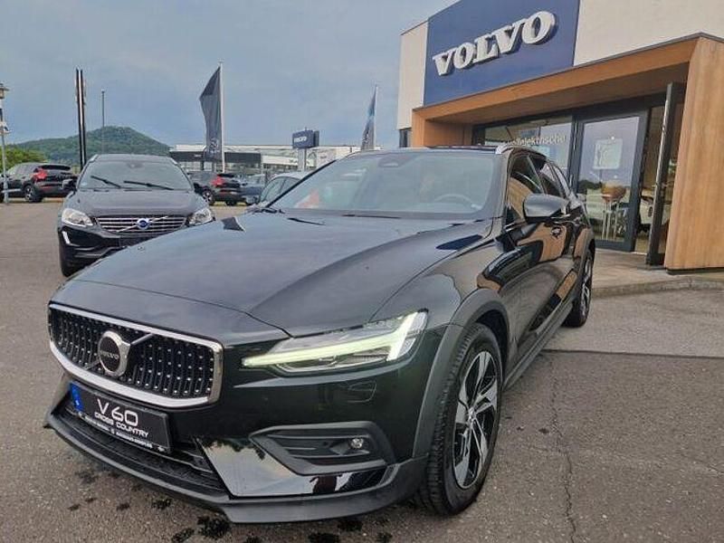 Onyx black Gebraucht 2023 Volvo V60 CC Plus Kombi | 39.990 € (Fairer Preis) - Bild 1/4
