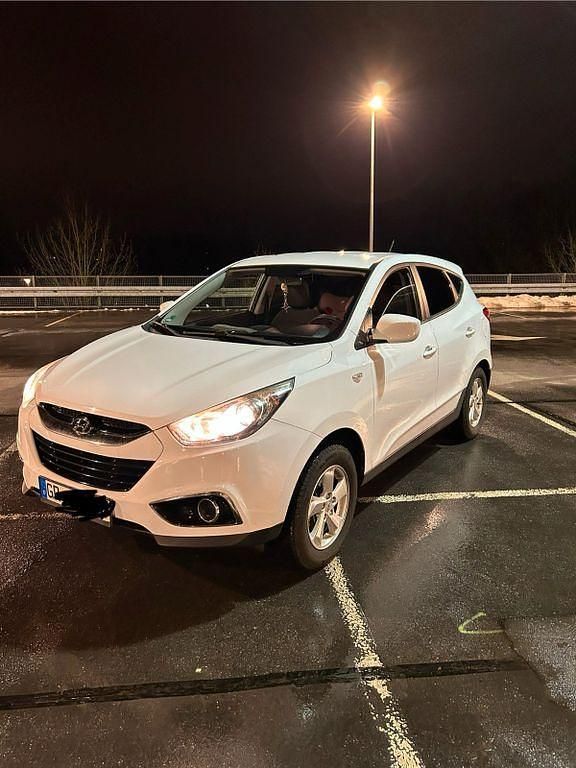 Weiß Gebraucht 2010 Hyundai ix35 Classic SUV | 7.900 € (Fairer Preis) - Bild 1/4