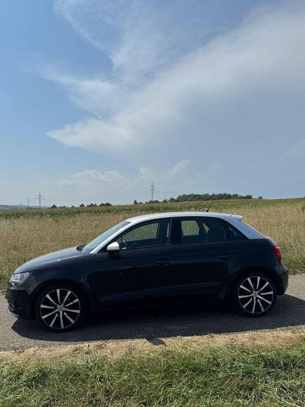 Schwarz Gebraucht 2013 Audi A1 Sportback Attraction Kleinwagen | 8.700 € (Guter Preis) - Bild 1/4