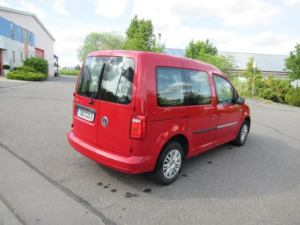 Gebraucht VW Caddy Trendline 75 PS (55 kW) 2019 Rot Van / Kleinbus