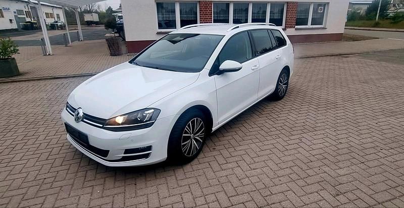 Weiß Gebraucht 2016 VW Golf VII Allstar Kombi | 9.500 € (Fairer Preis) - Bild 1/4