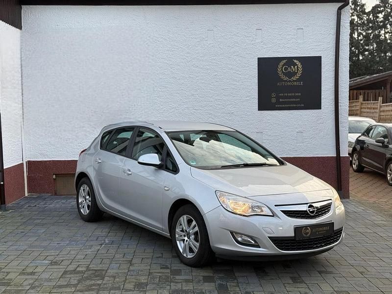 Gebraucht Opel Astra 140 PS (102 kW) 2010 Silber Limousine