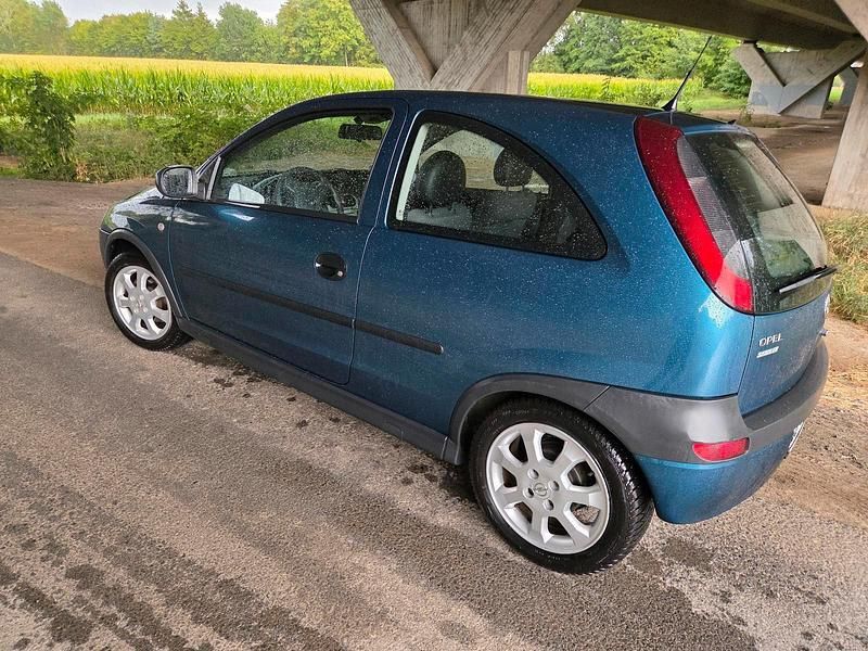 Grün Gebraucht 2002 Opel Corsa Kleinwagen | 3.700 € (Teuer) - Bild 1/4