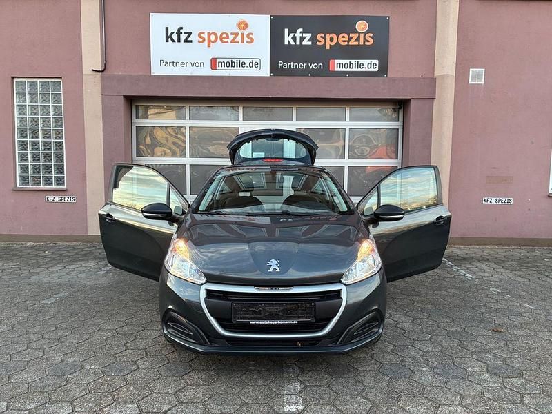 Grau Gebraucht 2017 Peugeot 208 Kleinwagen | 7.470 € (Fairer Preis) - Bild 1/4