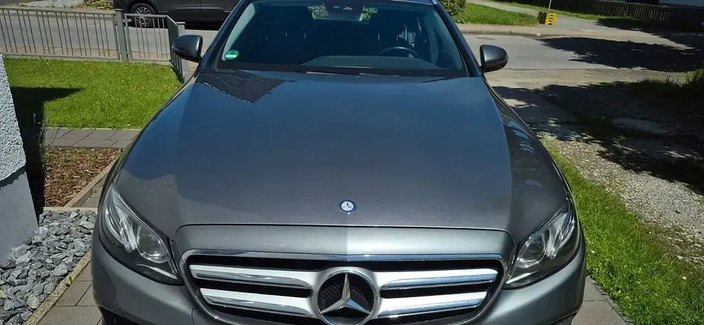 Gebraucht Mercedes E220 Avantgarde 194 PS (142 kW) 2017 Grau Limousine