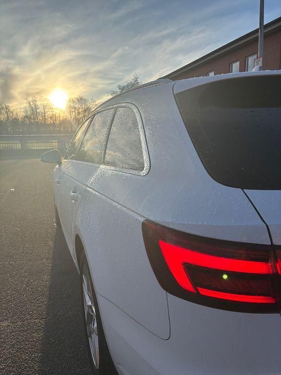 Gebraucht Audi A4 Design 150 PS (110 kW) 2018 Weiß Kombi
