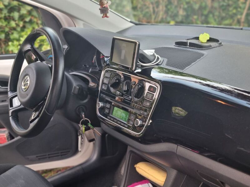 Weiß Gebraucht 2014 VW up! move up! Kleinwagen | 4.399 € (Guter Preis) - Bild 1/3