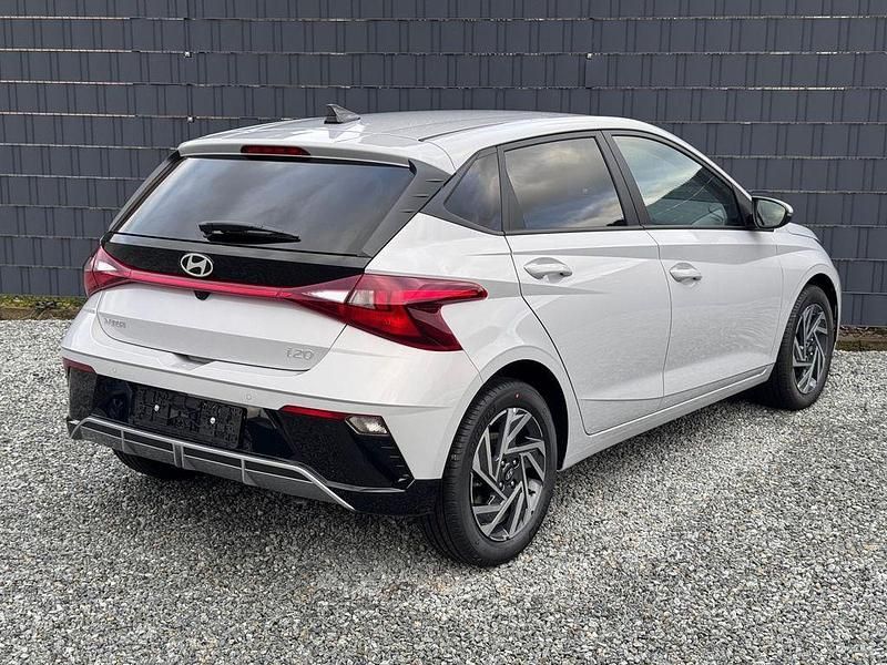 Neu Hyundai i20 90 PS (66 kW) 2026 Lumen gray pearl Kleinwagen