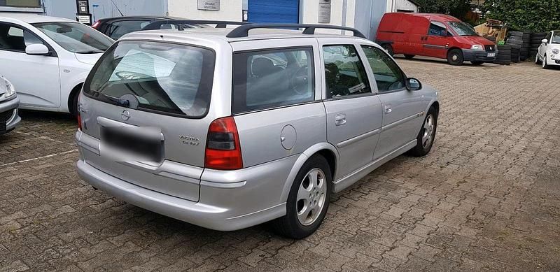 Gebraucht Opel Vectra 115 PS (84 kW) 2000 Silber Kombi
