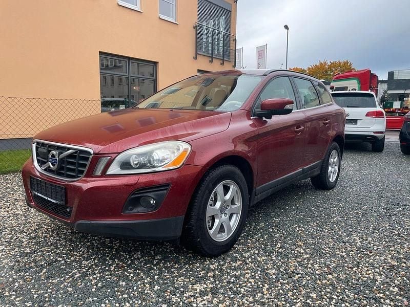Rot Gebraucht 2009 Volvo XC60 Summum SUV | 5.900 € (Fairer Preis) - Bild 1/4