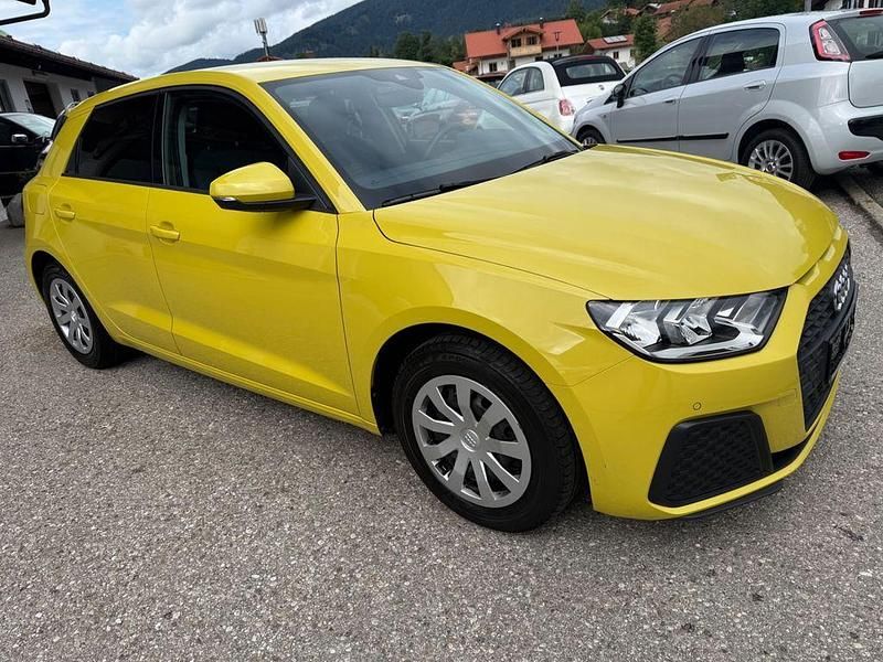 Gebraucht Audi A1 Sportback Basis 110 PS (80 kW) 2021 Gelb Kleinwagen