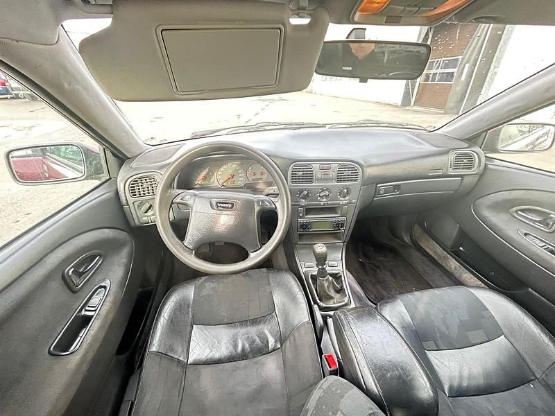 Gebraucht Volvo V40 115 PS (84 kW) 1998 Rot Kombi