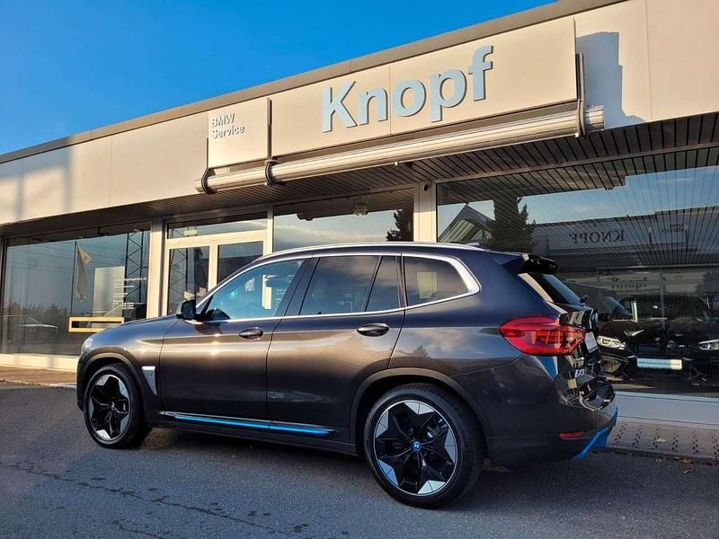 Gebraucht BMW iX3 Impressive 210 kW (286 PS) 2021 Sophistograu brillanteffekt me SUV