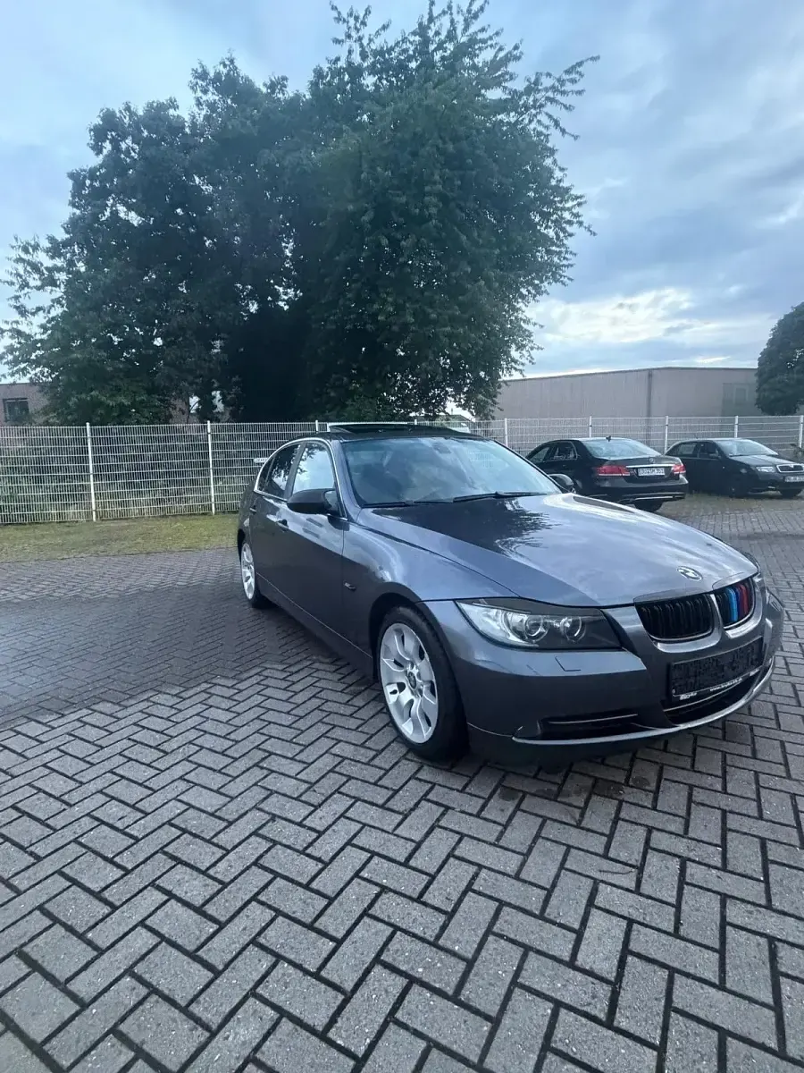 Gebraucht BMW 330 231 PS (169 kW) 2006 Grau Limousine