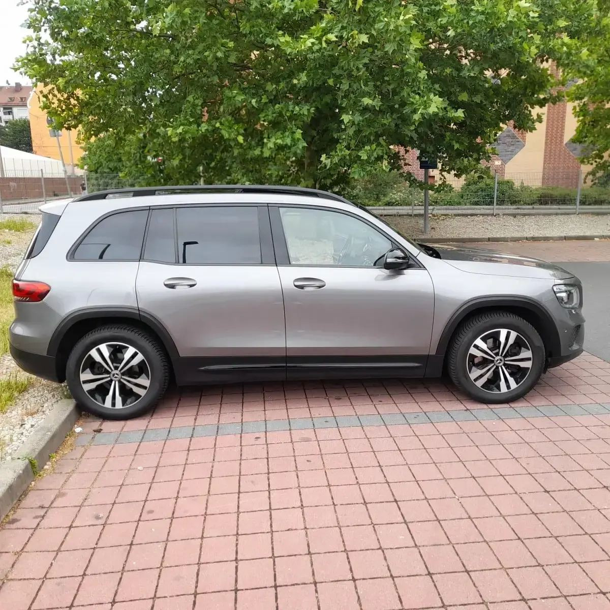 Gebraucht Mercedes GLB200 150 PS (110 kW) 2020 Grau SUV