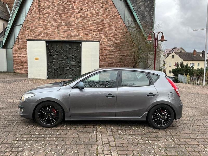 Gebraucht Hyundai i30 109 PS (80 kW) 2012 Grau Limousine