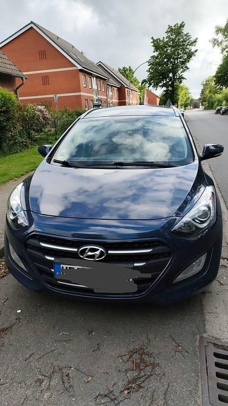 Blau Gebraucht 2017 Hyundai i30 Passion Kombi | 10.500 € (Guter Preis) - Bild 1/4