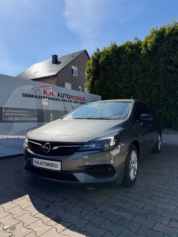 Używany Opel Astra Edition 110 KM (80 kW) 2021 Szary Kombi