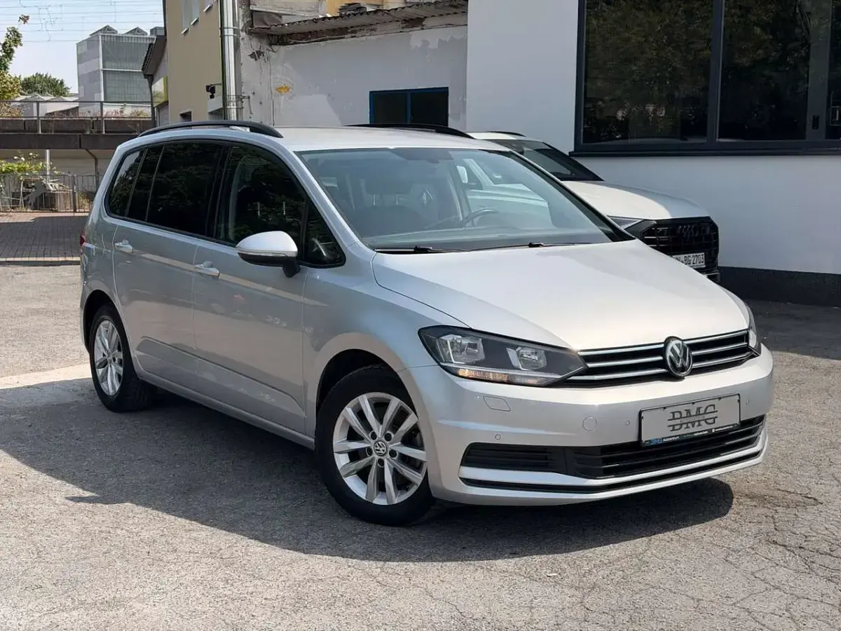Gebraucht VW Touran Comfortline 150 PS (110 kW) 2017 Silber Van / Kleinbus