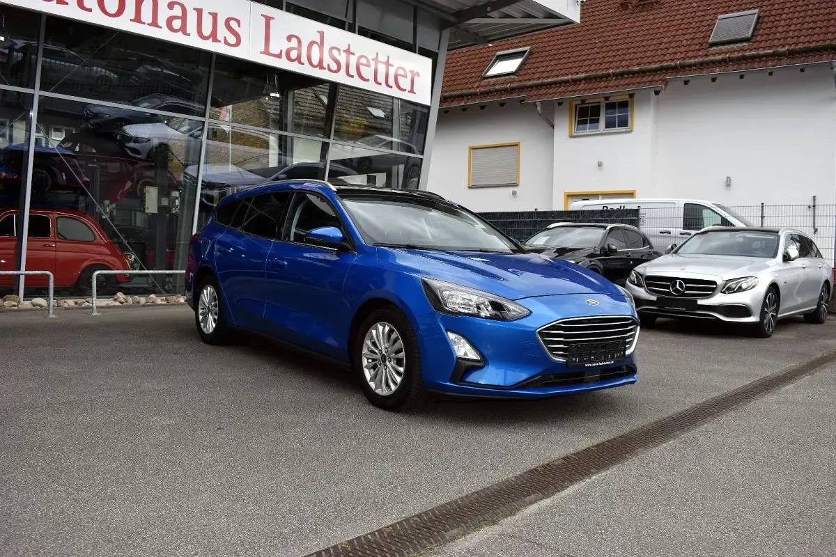 Gebraucht Ford Focus Titanium 120 PS (88 kW) 2020 Blau Kombi