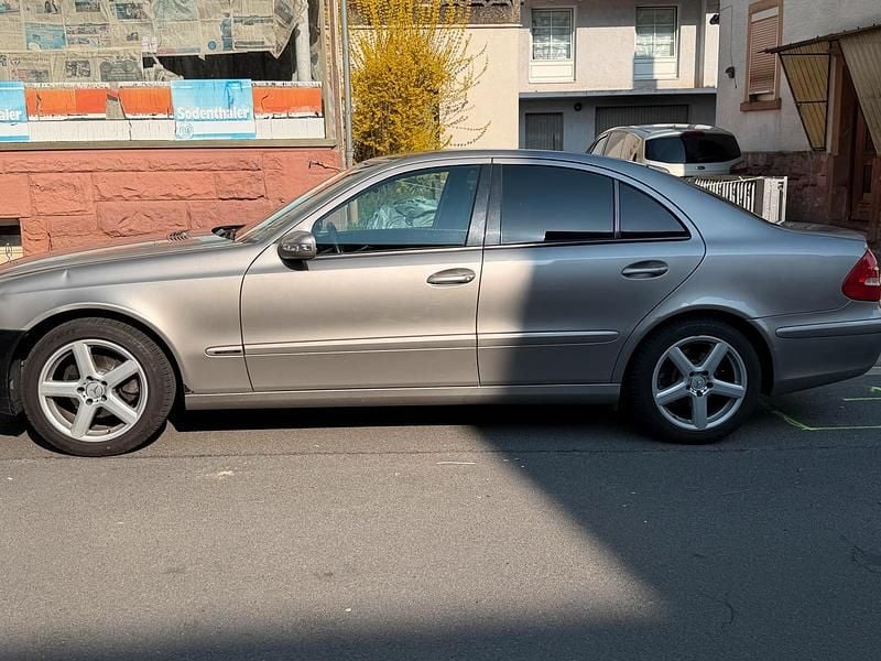 Gebraucht Mercedes E240 177 PS (130 kW) 2004 Grau Limousine