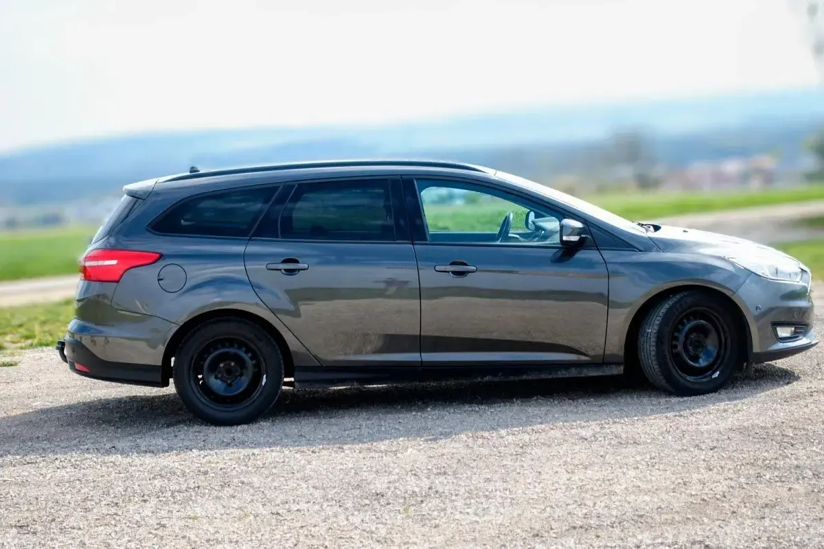 Gebraucht Ford Focus Trend 120 PS (88 kW) 2018 Grau Kombi