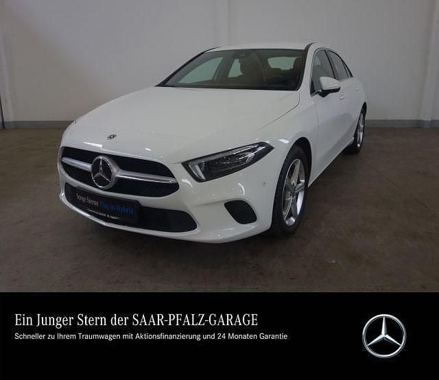 Unilack polarweiß Gebraucht 2021 Mercedes A250 Progressive Limousine | 20.750 € (Fairer Preis) - Bild 1/4