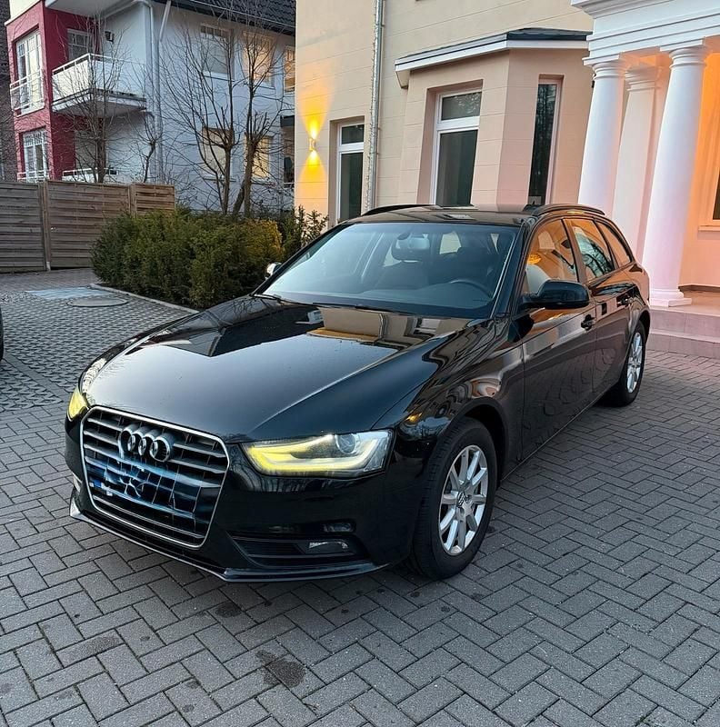 Gebraucht Audi A4 143 PS (105 kW) 2013 Schwarz Kombi