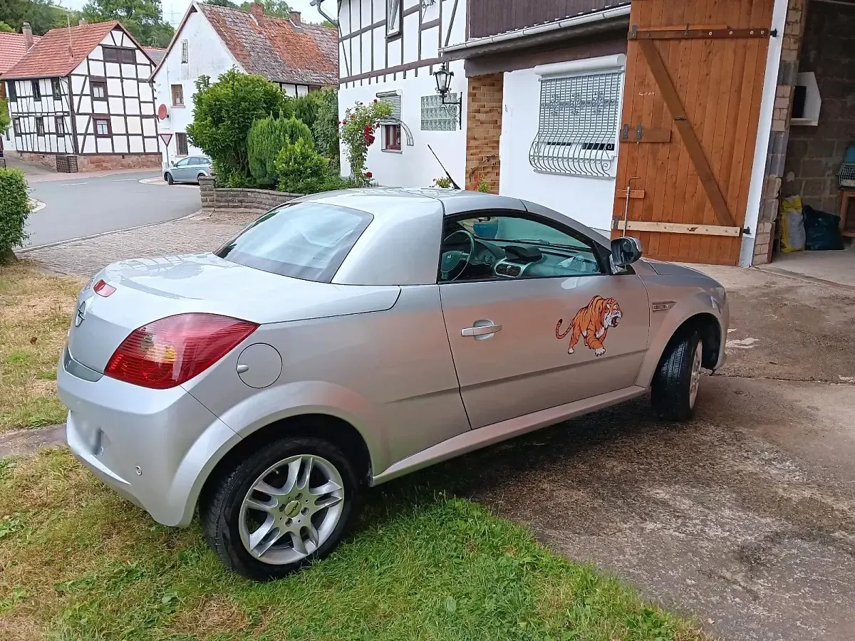 Gebraucht Opel Tigra 90 PS (66 kW) 2008 Silber Cabrio