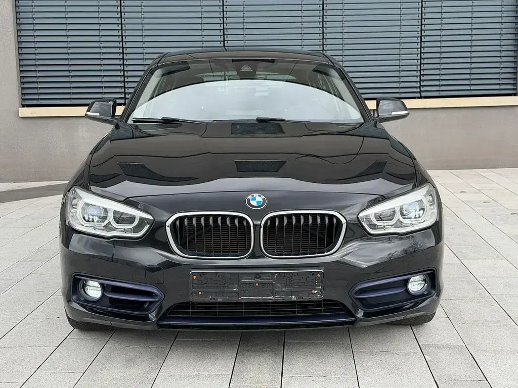 Gebraucht BMW 118 Sport Line 136 PS (100 kW) 2018 Schwarz Limousine