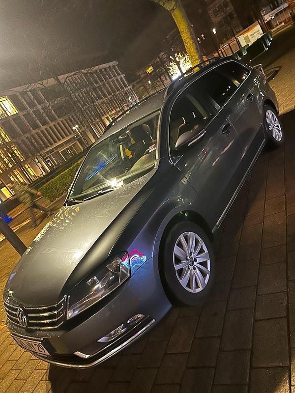 Grau Gebraucht 2015 VW Passat Kombi | 7.900 € (Superpreis) - Bild 1/4