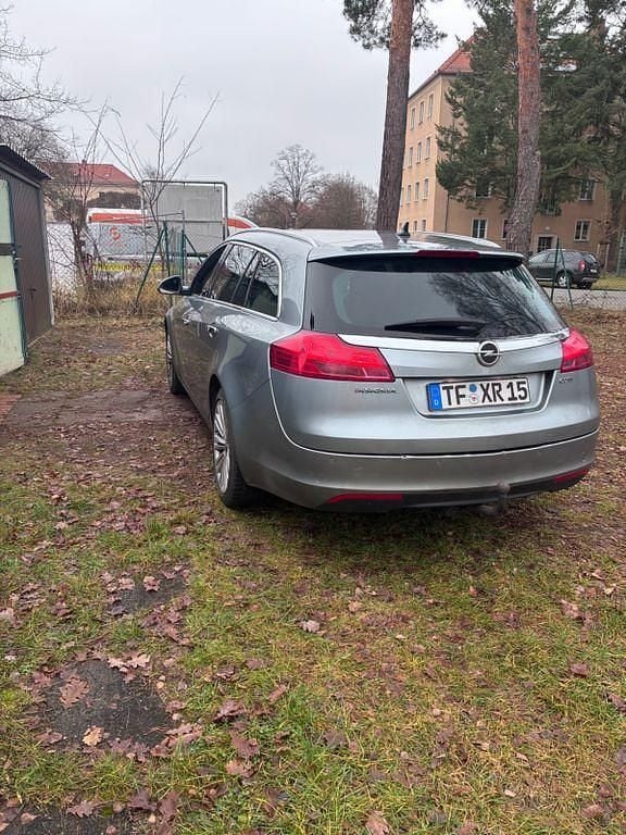 Usado Opel Insignia 160 HP (117 kW) 2012 Verde Carrinha