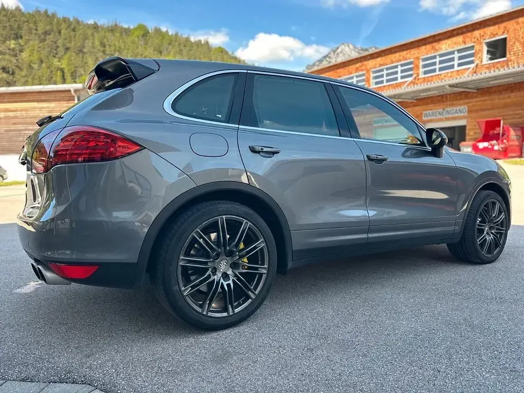 Gebraucht Porsche Cayenne Turbo 500 PS (367 kW) 2012 Grau SUV