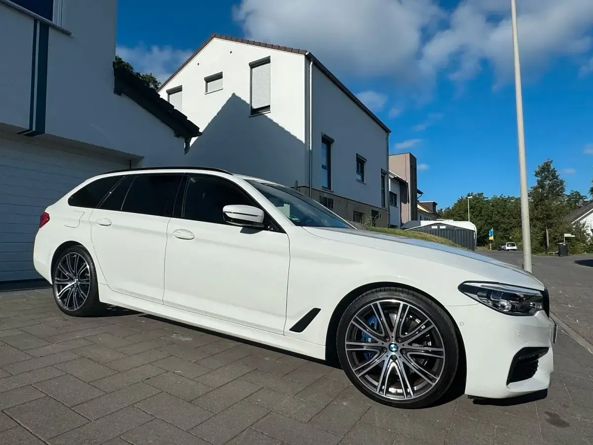 Gebraucht BMW 530 M Sport 265 PS (194 kW) 2020 Weiß Kombi