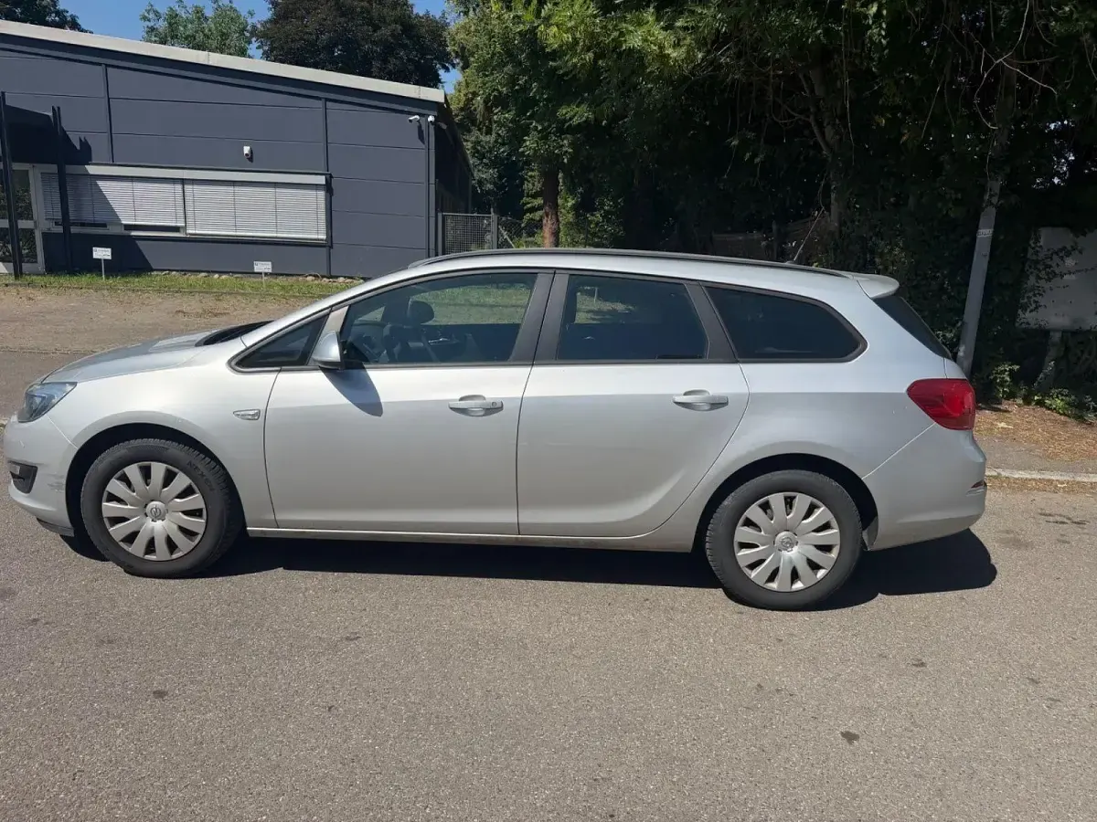 Gebraucht Opel Astra Active 140 PS (102 kW) 2012 Silber Kombi