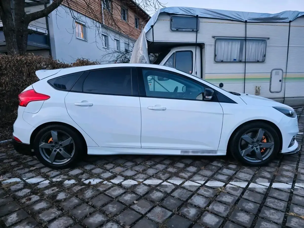 Gebraucht Ford Focus ST 250 PS (183 kW) 2016 Weiß Limousine