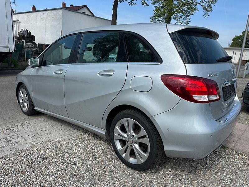 Gebraucht Mercedes B220 177 PS (130 kW) 2014 Silber Kleinwagen