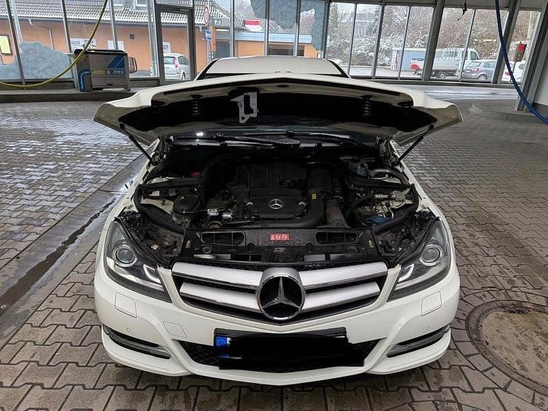 Gebraucht Mercedes C180 156 PS (114 kW) 2011 Weiß Coupé