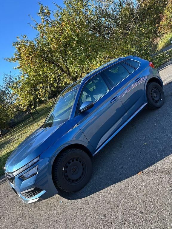 Blau Gebraucht 2020 Skoda Kamiq Ambition SUV | 18.200 € (Superpreis) - Bild 1/4