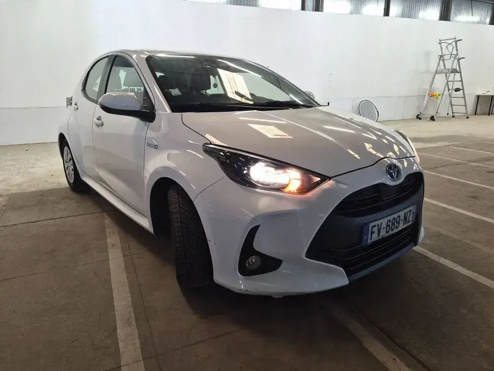 Gebraucht Toyota Yaris Hybrid 92 PS (67 kW) 2020 Weiß Limousine