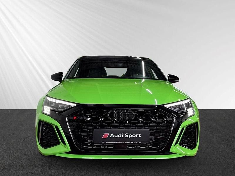 Gebraucht Audi RS3 Ambiente 400 PS (294 kW) 2024 Kyalamigrün (gruen) Limousine