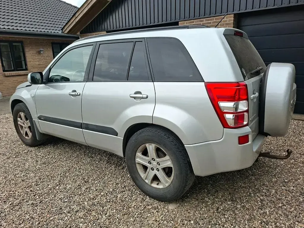 Gebraucht Suzuki Grand Vitara Club 140 PS (102 kW) 2007 Silber SUV