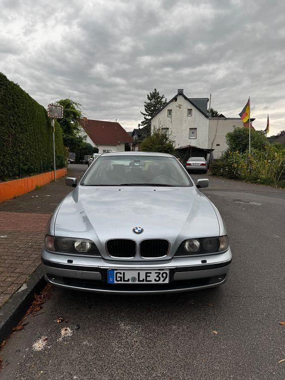 Silber Gebraucht 1998 BMW 528 Limousine | 6.900 € (Etwas zu teuer) - Bild 1/4