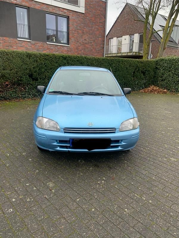 Blau Gebraucht 1998 Toyota Starlet Kleinwagen | 1.950 € (Fairer Preis) - Bild 1/4