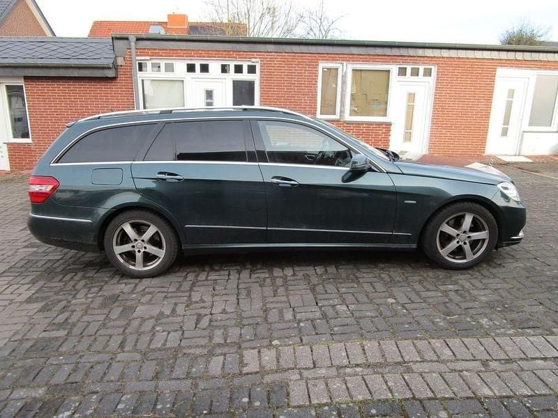 Grün Gebraucht 2010 Mercedes E350 Limousine | 7.500 € (Guter Preis) - Bild 1/4