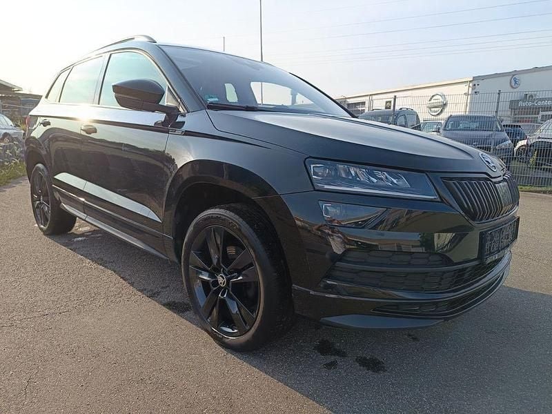 Cerna magic/black magic Gebraucht 2019 Skoda Karoq SportLine SUV | 16.999 € (Etwas zu teuer) - Bild 1/4