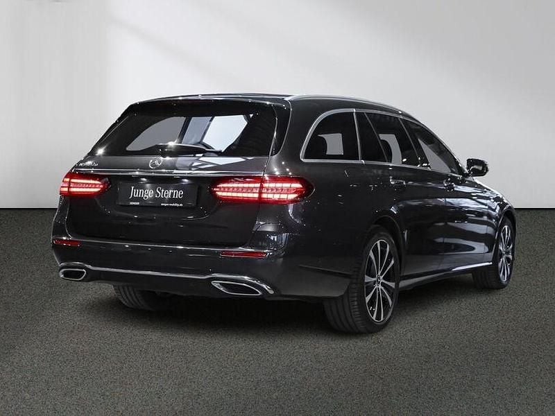 Gebraucht Mercedes E300 Avantgarde 320 PS (235 kW) 2022 Lack graphitgrau Kombi