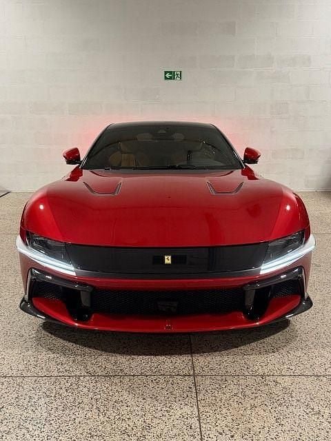 Neu Ferrari 12 Cilindri 831 PS (611 kW) 2025 Rot Coupé