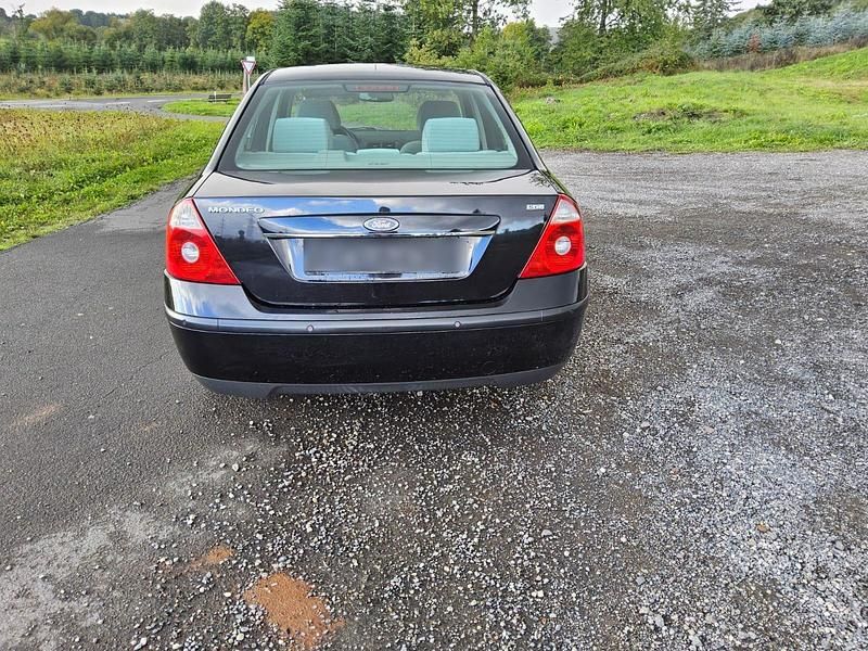 Gebraucht Ford Mondeo Ghia 125 PS (91 kW) 2004 Violet Limousine